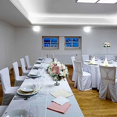 U Zlateho Kohouta 4* Kroměříž